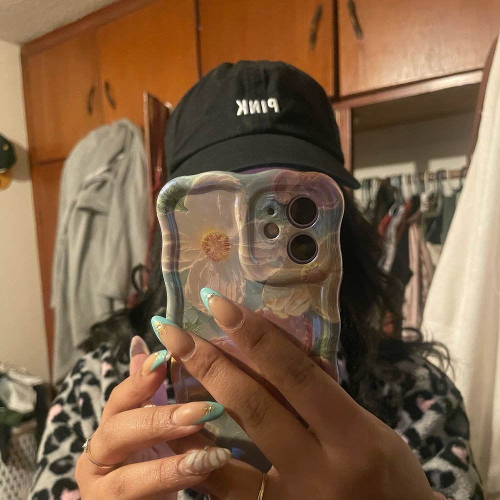 VS PINK hat in black. O/S
